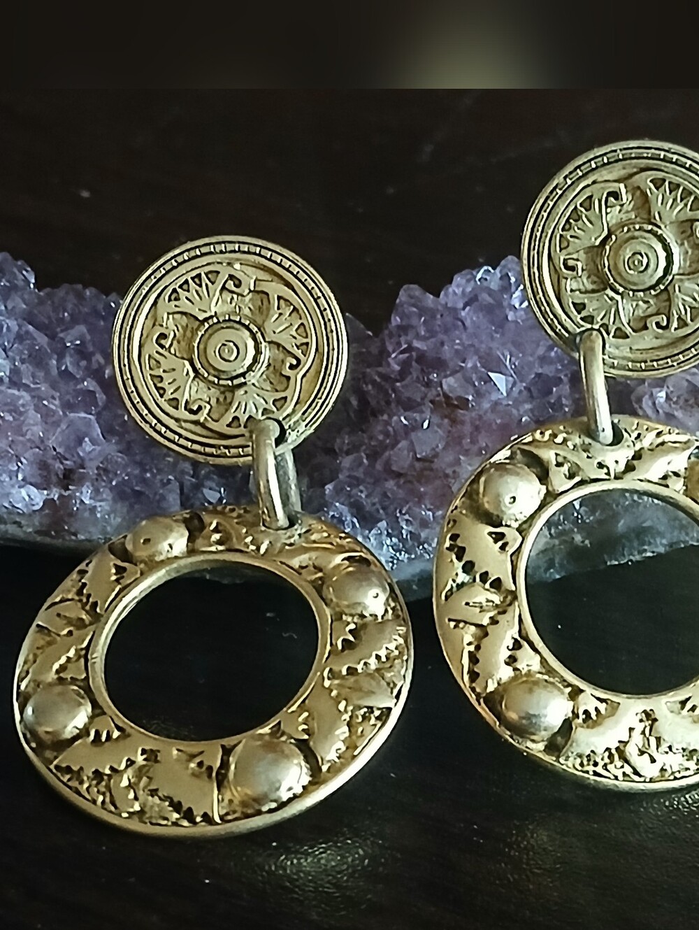 gorgeous vintage 1980s gold hoop clip on earrings